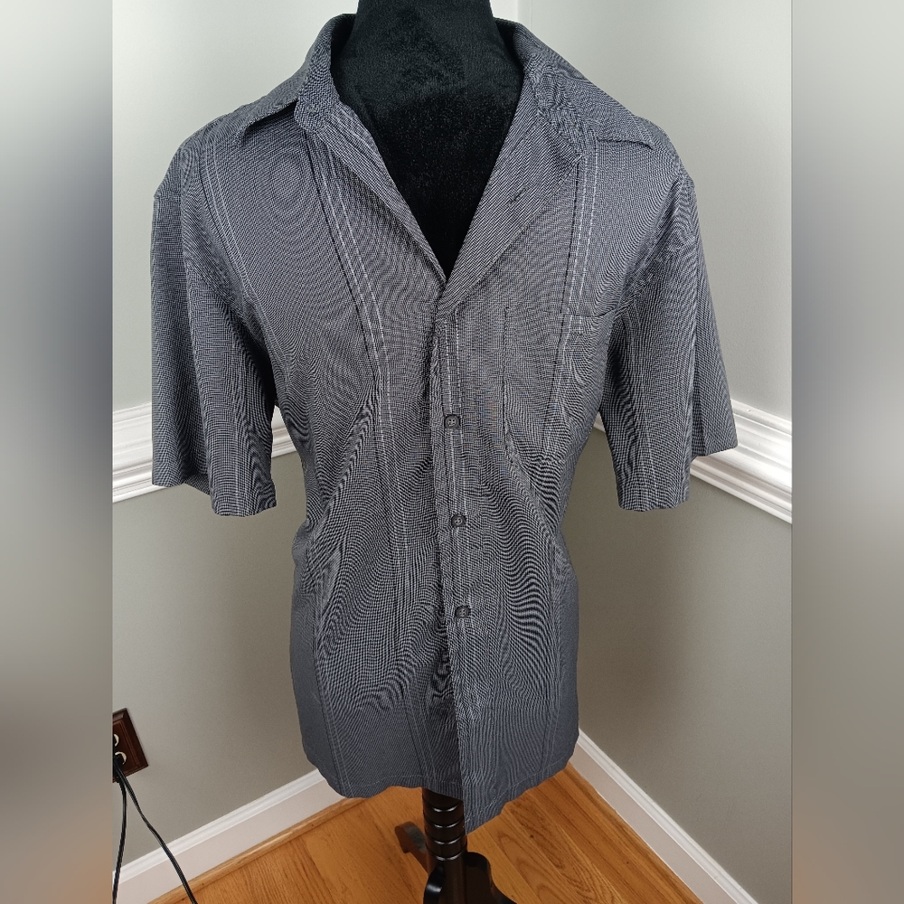 Button down, short sleeve shirt - Picture 2 of 4